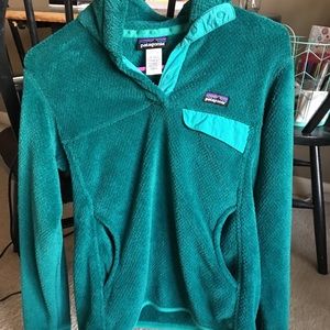 Green Patagonia pullover